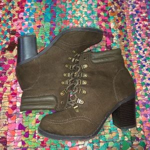 Olive Green Boots ✨